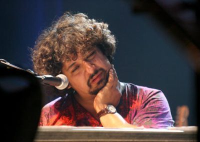 NEWEN TAHIEL (Carlos Maza) pianista, compositor, cantautor, guitarrista de origen Mapuche